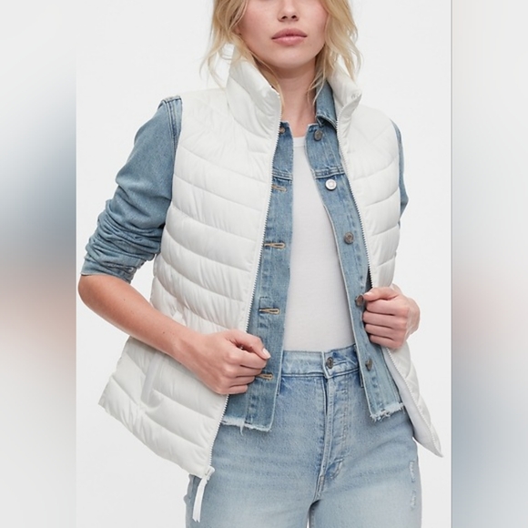 Gap Lightweight Puffer Vest - Picture 1 of 5